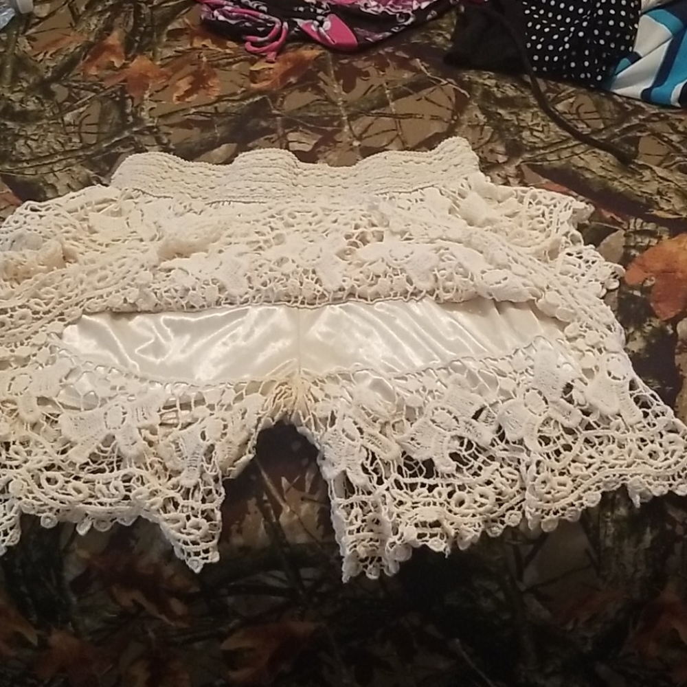 Shorts - Picture 3 of 3